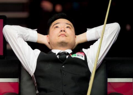 对方后卫犯 对方后卫犯