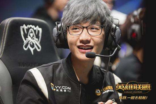 一人因为心 一人因为心