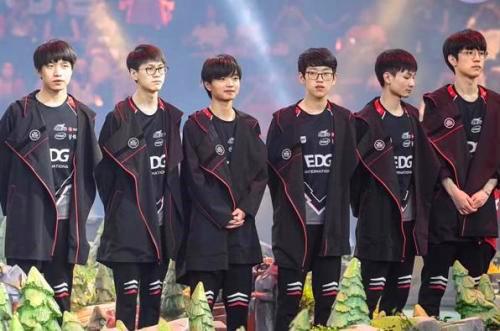 激烈竞争中 激烈竞争中